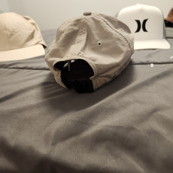 The North face hat - Picture 3 of 3